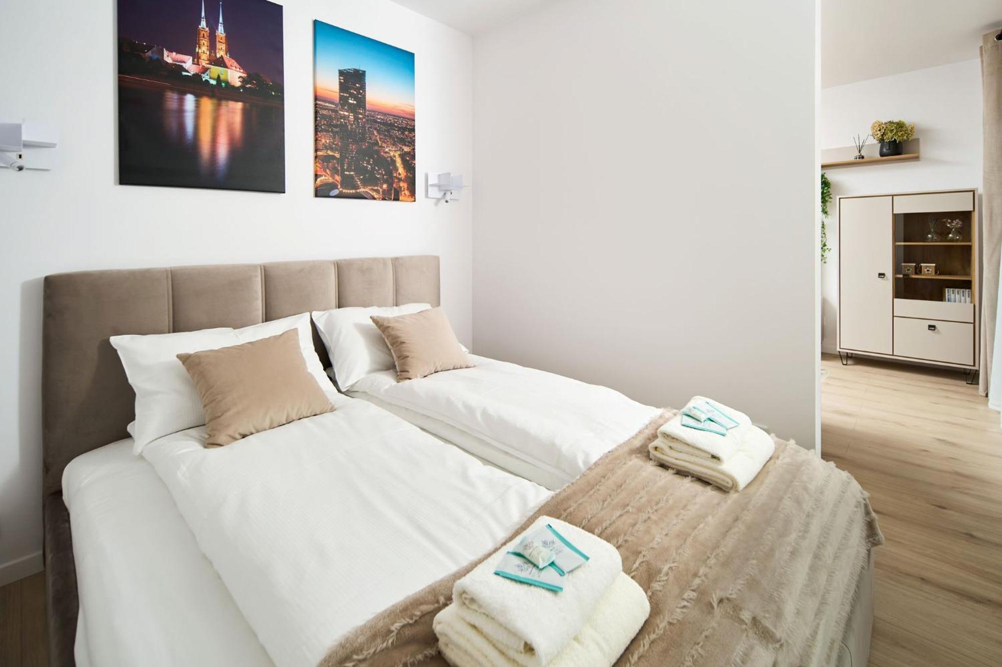 Symphony City Square Aparthotel Wroclaw Exterior photo